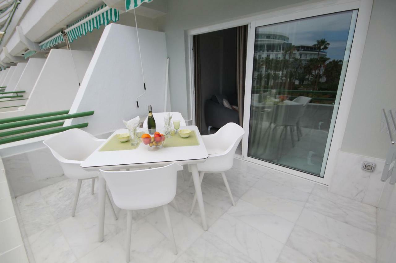Luxury Apartments In First Beach Line With Pool Адехе Екстериор снимка